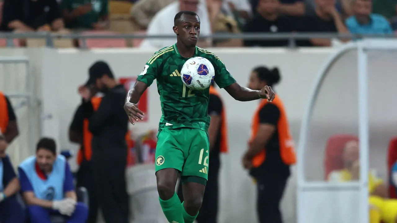 حادث سرقة يؤجل انضمام سعود عبد الحميد إلى المنتخب السعودي!